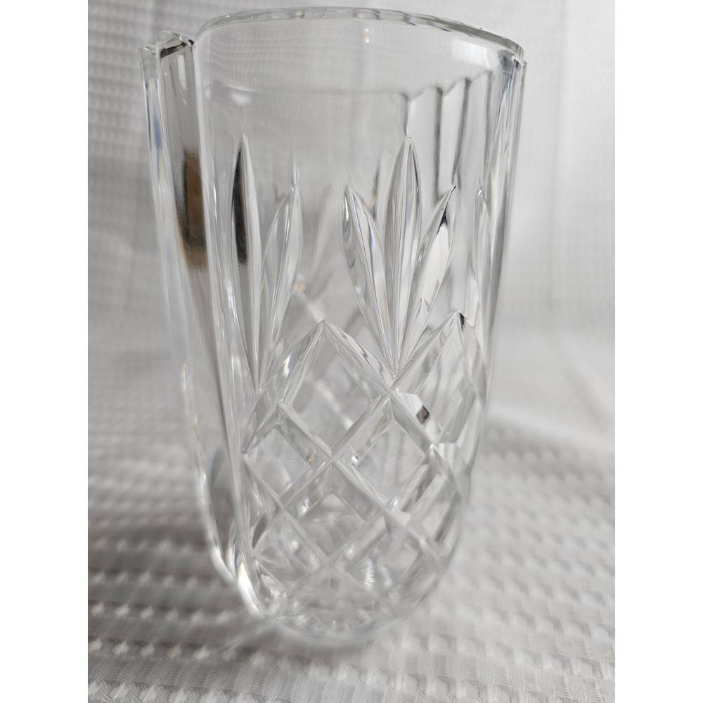 Beautiful 6"‎ Hand Cut Lead Crystal Vase.  Pineapple Pattern w/ Scalloped Top